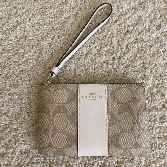 Coach Corner Zip Wristlet In Signature Canvas - Picture 1 of 7
